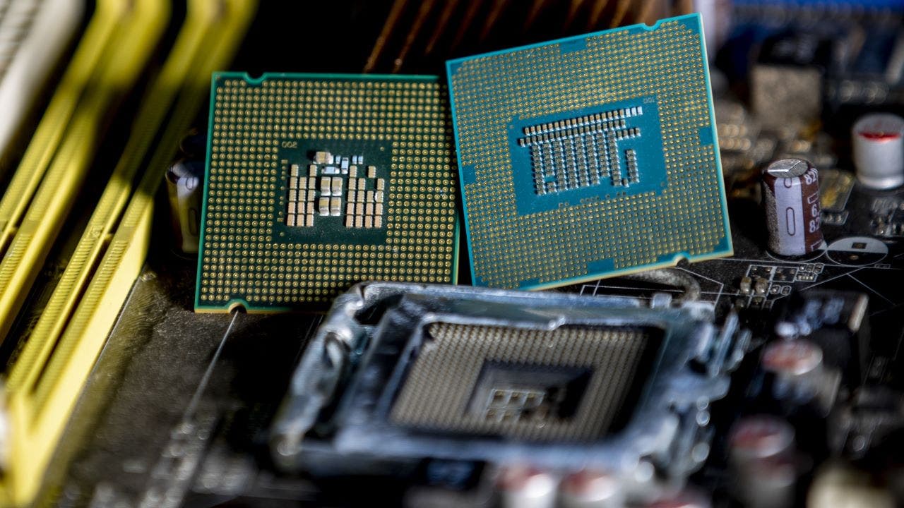 Intel-AMD-Chips.jpg