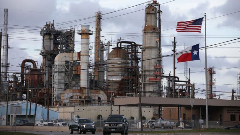 Texas-Oil-Refinery-Chevron.jpg