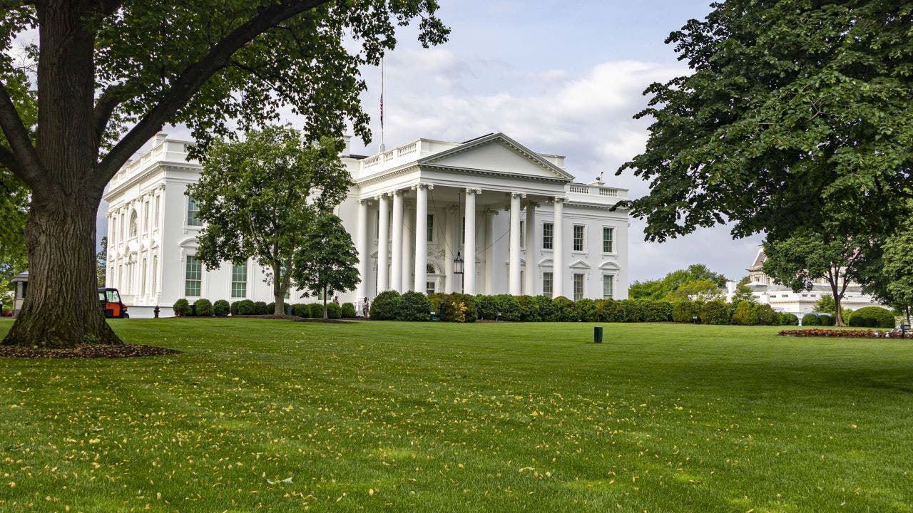 White-House-Lawn-Spring.jpg