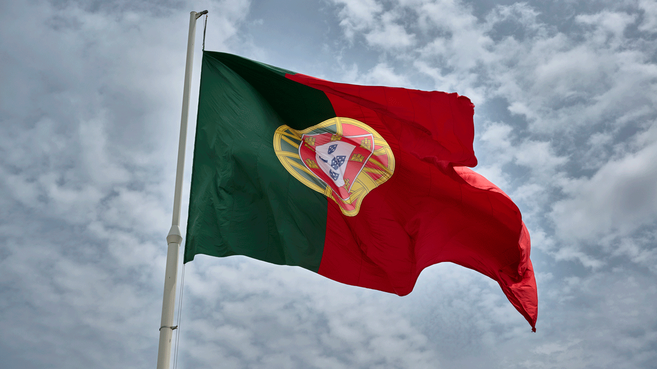 A-large-Portuguese-flag.gif