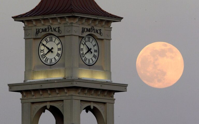 Alabama-Clock-Tower.jpg