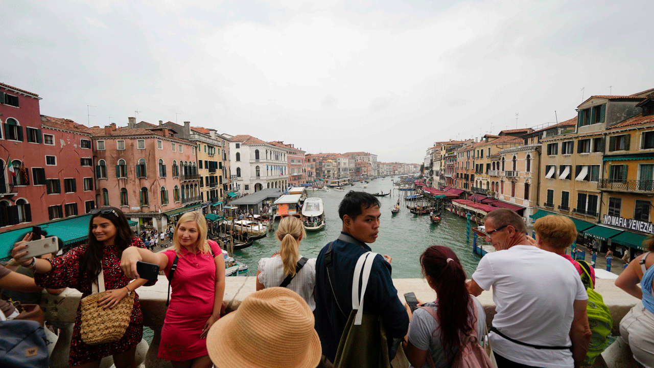 Italy-Venice-Daytripper-Tax.gif