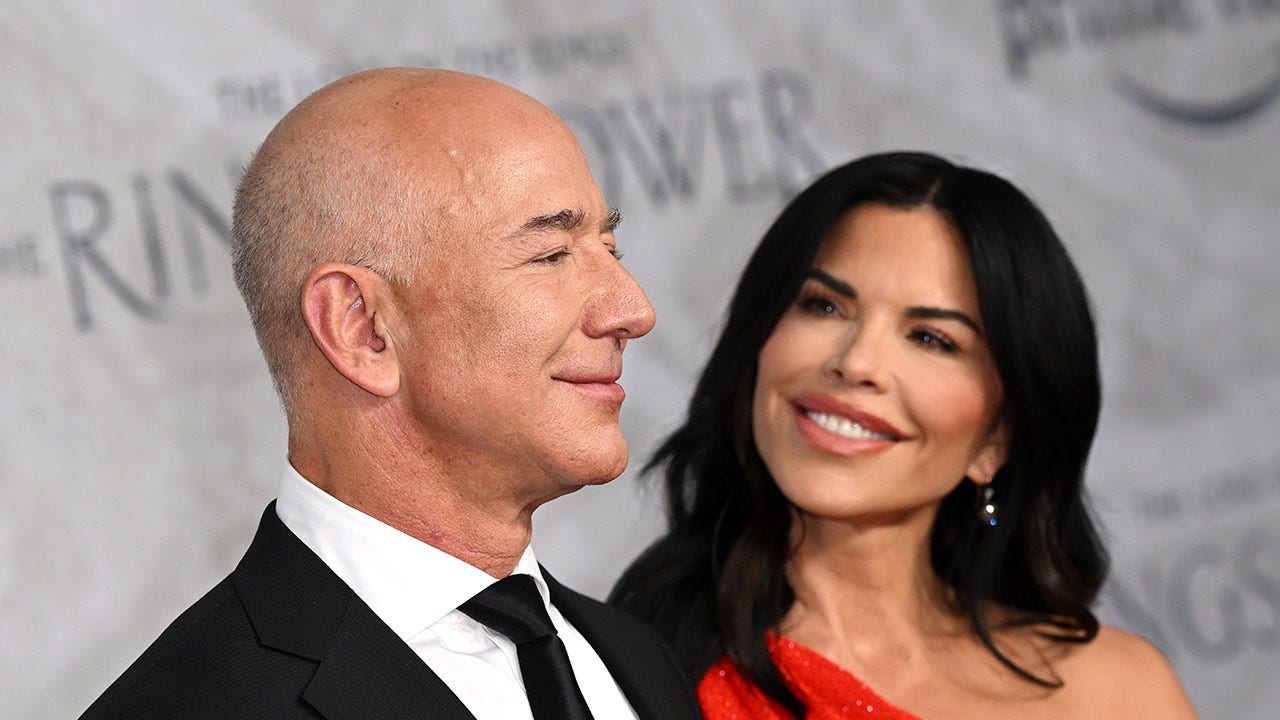 LAUREN-SANCHEZ-JEFF-BEZOS.jpg