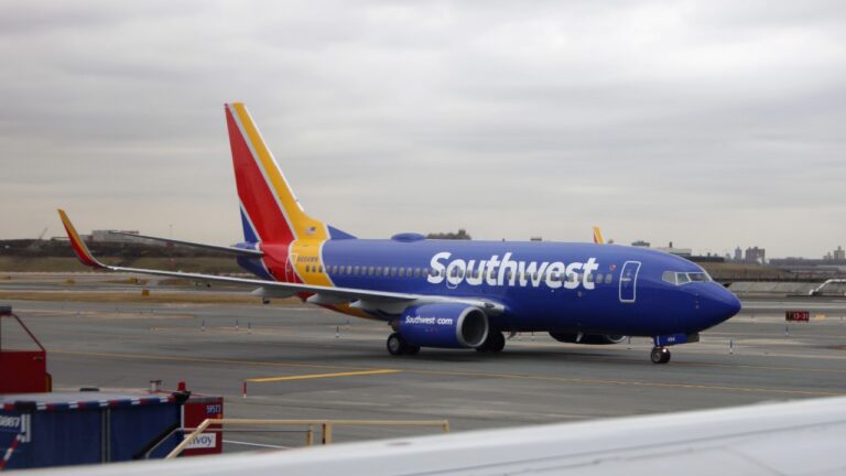 Southwest-Airlines-LaGuardia-Airport.jpg