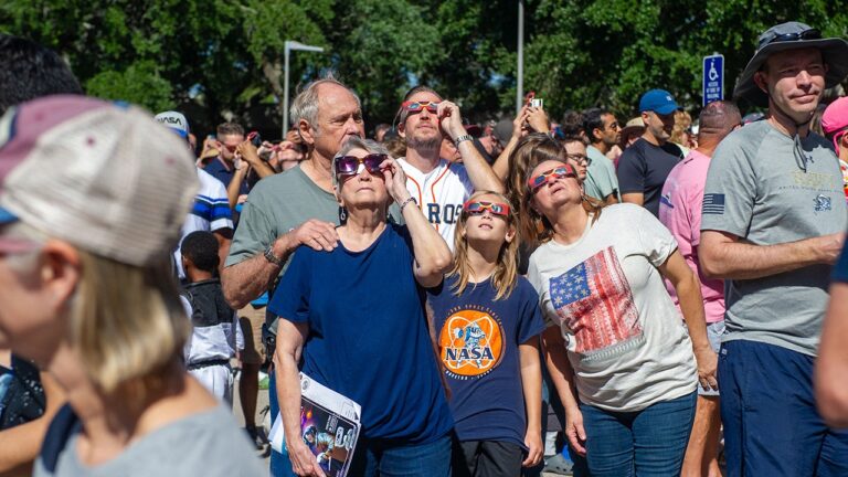 eclipse-viewers.jpg