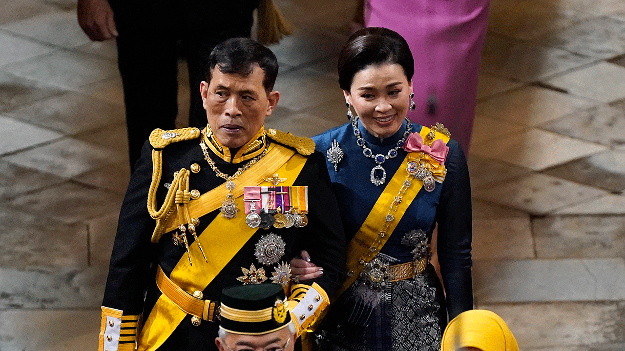 king-vajiralongkorn-queen-suthida.gif