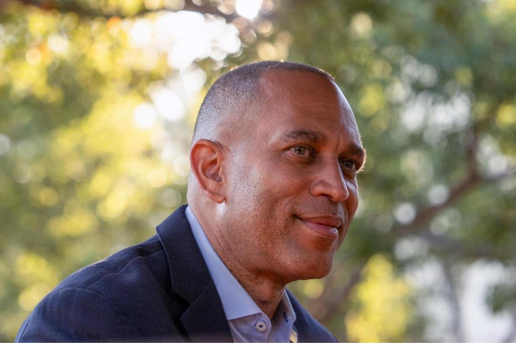 Election_2024_Hakeem_Jeffries_48045_f1e96e.jpg