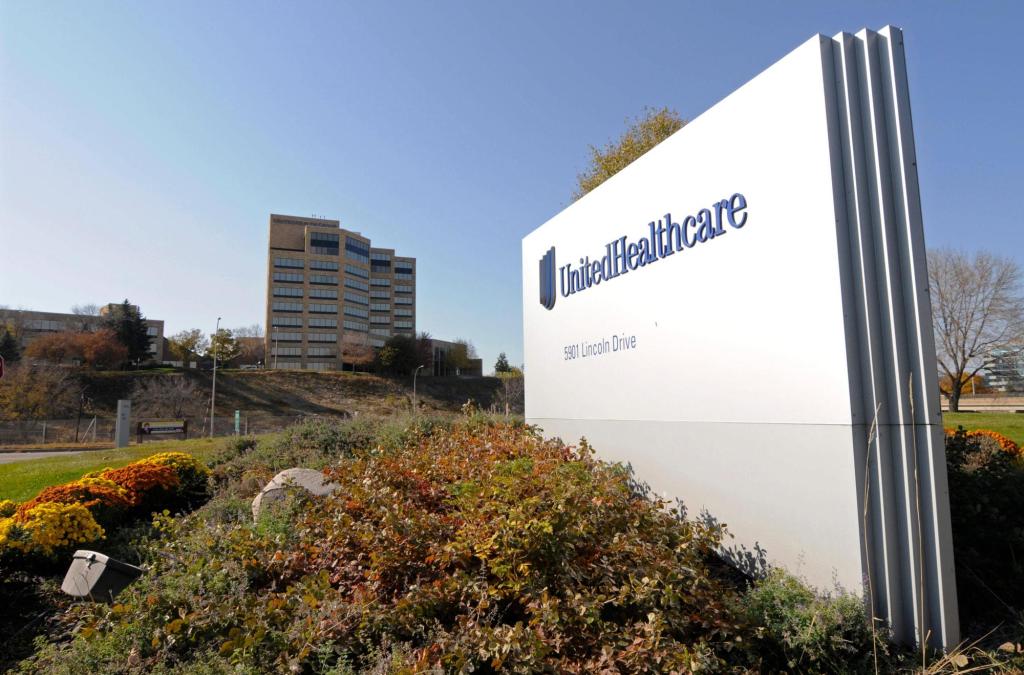 UnitedHealth_Amedisys_Suit_95133.jpg