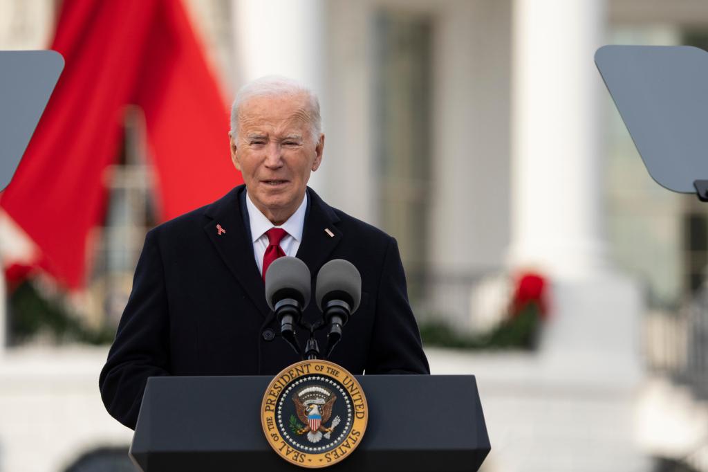 Biden_AIDS_Day_30758.jpg