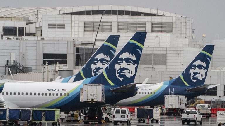 alaska-airlines-at-seatac.jpg