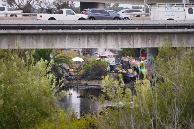 sut-l-i5-homeless-camp-003.jpg