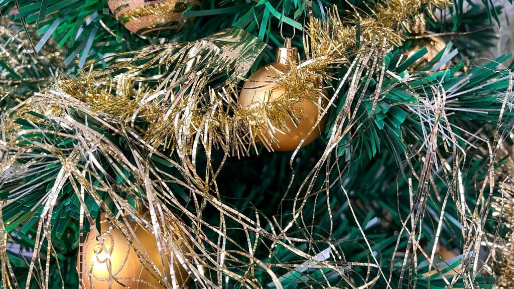 tinsel-christmas-tree.jpg