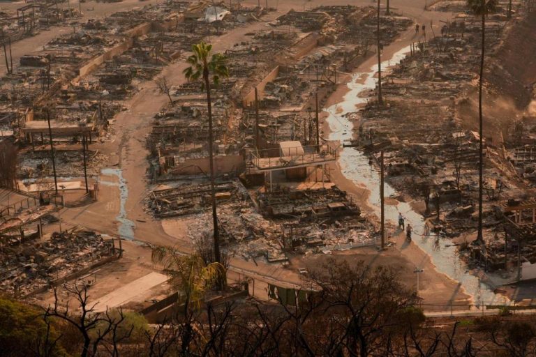 APTOPIX_California_Wildfires_39325_10282e.jpg