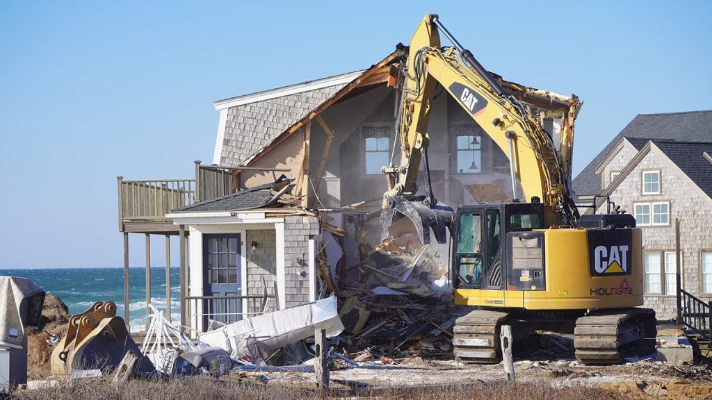 nantucket-house-beach-erosion-demolition_001.jpg