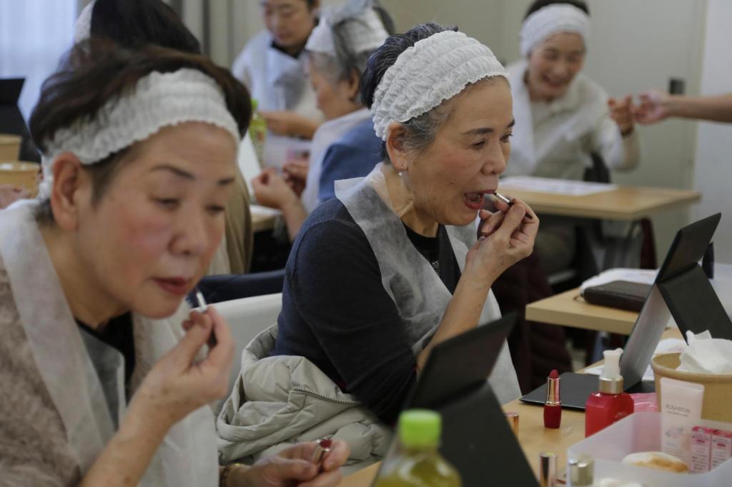 Japan_Older_People_Beauty_Market_80654.jpg