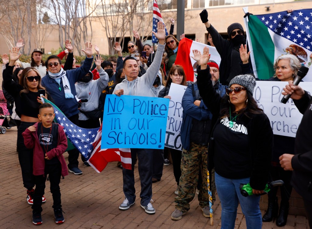 SUT-L-CAJON-PROTEST-001.jpg