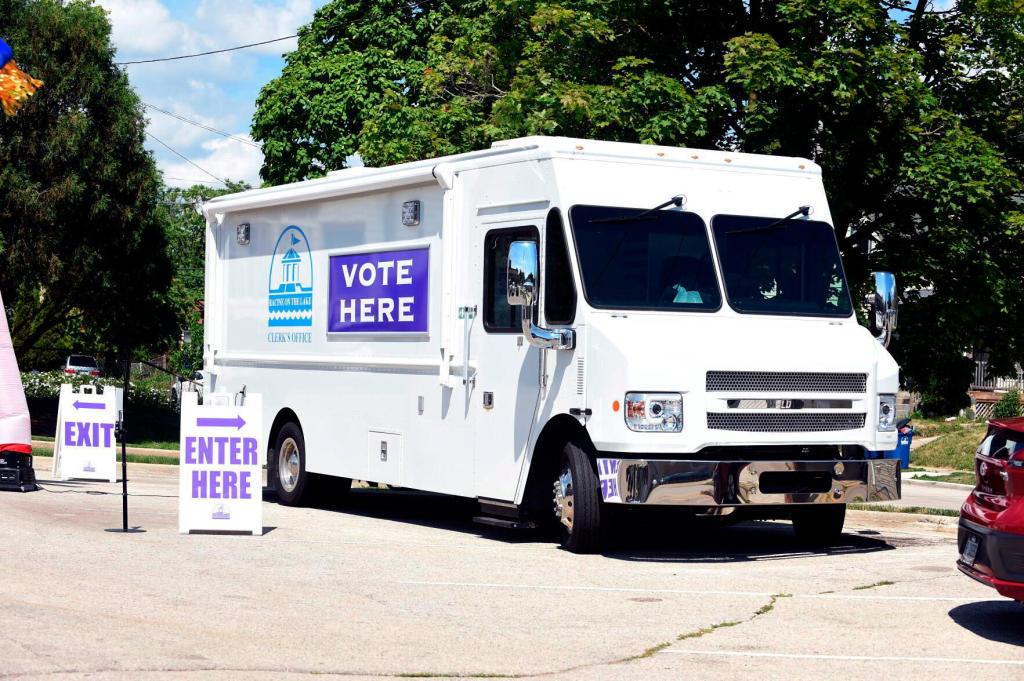 Wisconsin_Mobile_Voting_14967.jpg