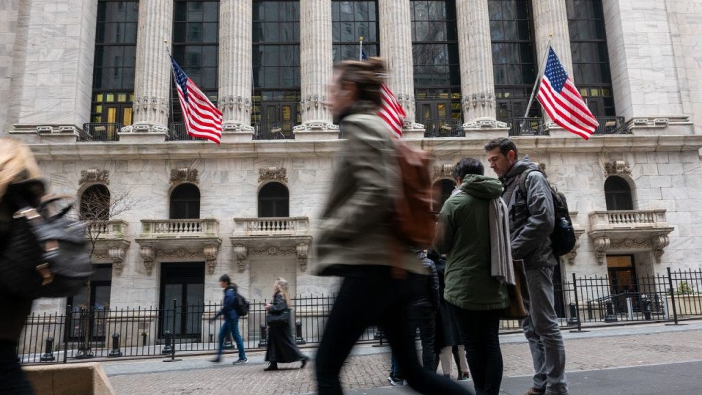 new-york-nyse-street-pedestrians.jpg