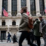 new-york-nyse-street-pedestrians.jpg