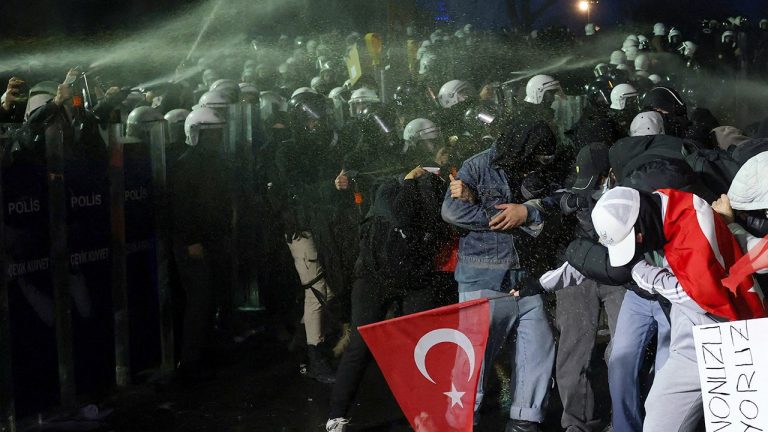 2025-03-23t182448z_1156662030_rc25jda627sz_rtrmadp_3_turkey-opposition-protest.jpg