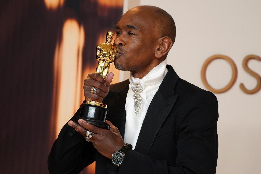 97th_Academy_Awards_-_Press_Room_83184_086685.jpg