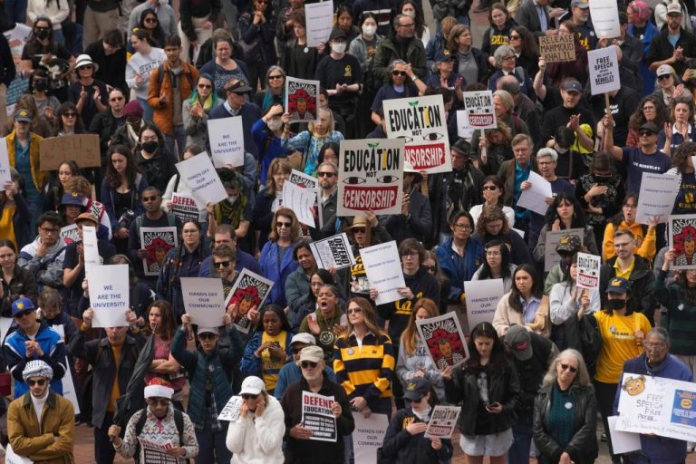 Berkeley_Faculty_Protest_85503.jpg