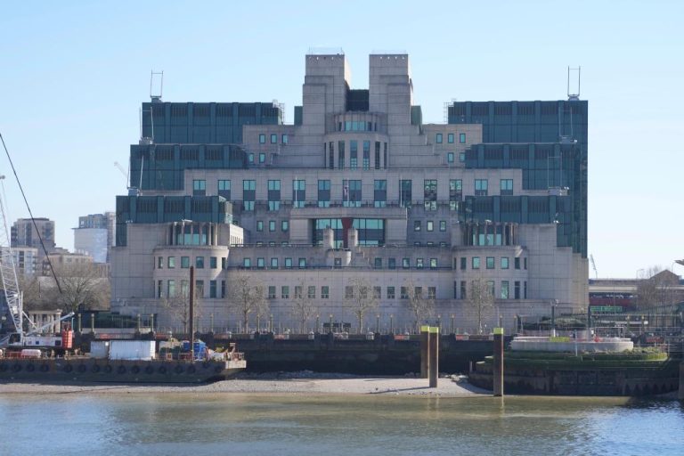 Britain_MI6_Headquarters_28572.jpg