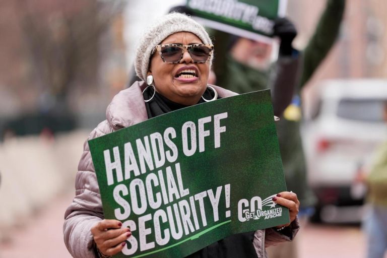 DOGE_Social_Security_Protest_21141_8afe56.jpg