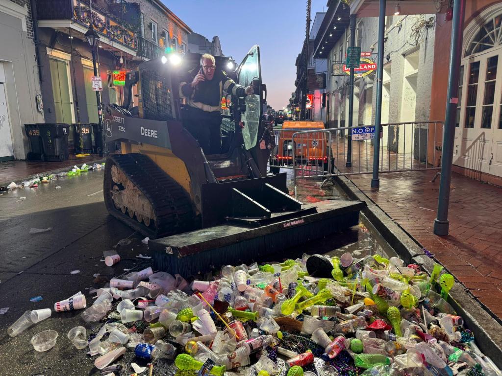 Mardi_Gras_Waste_88672.jpg