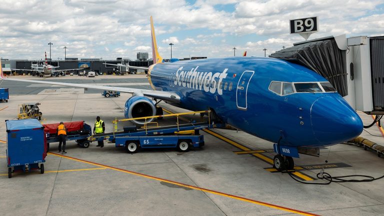 Southwest-Airlines-Boeing-737-800.jpg