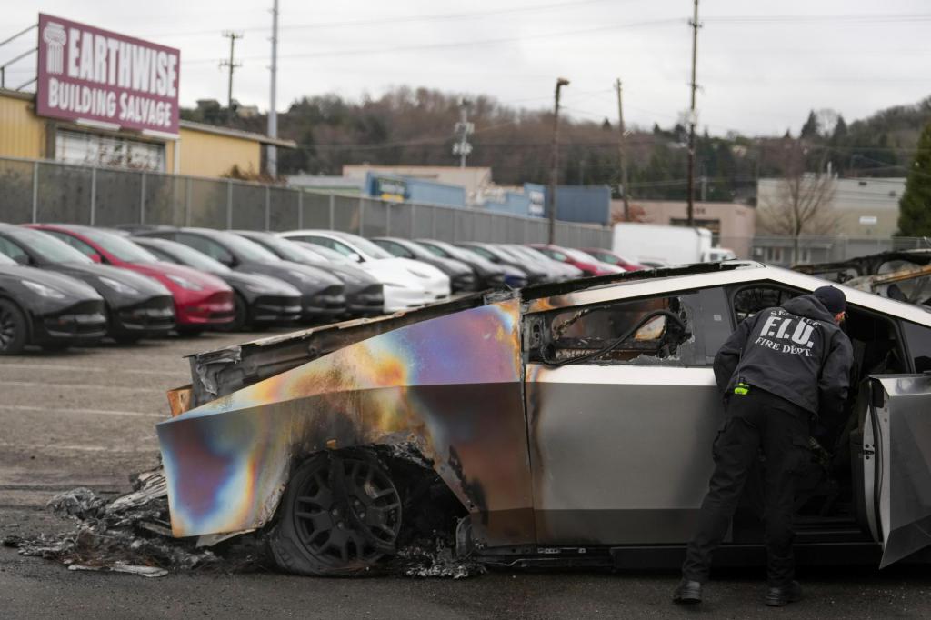 Tesla_Cybertruck_Fire_92565.jpg