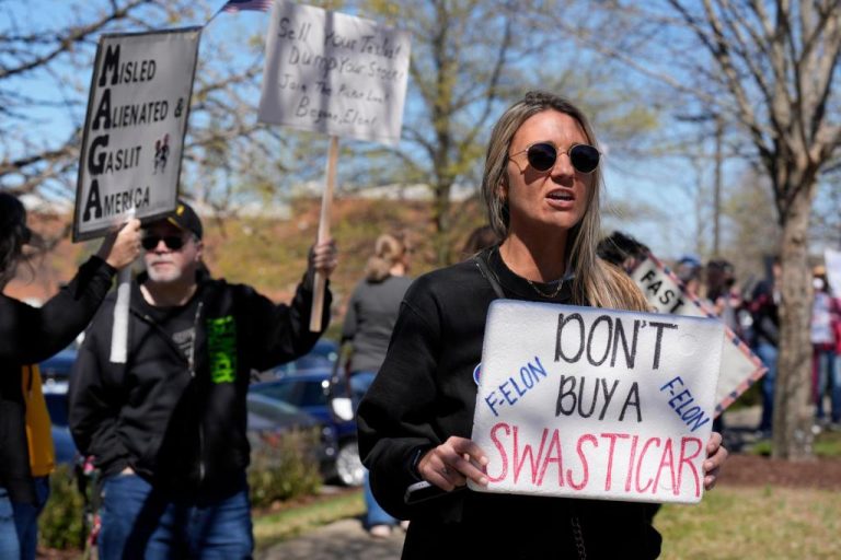 Tesla_Protest_Tennessee_95863.jpg