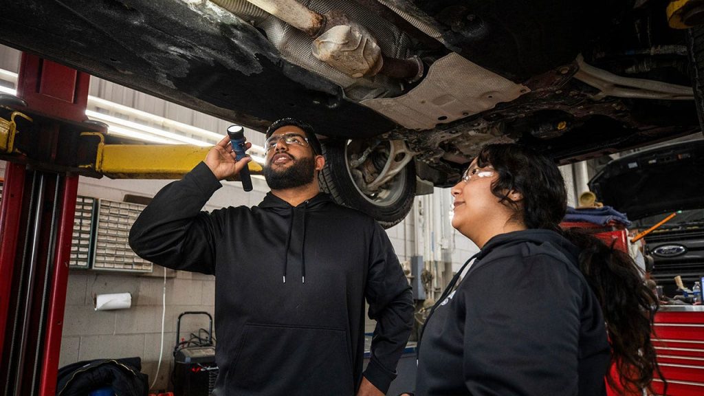 ford-auto-tech-two-students.jpg