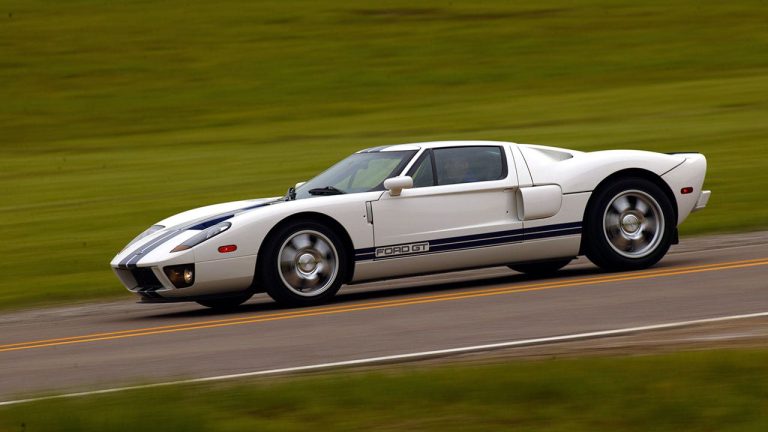 ford-gt-2004.jpg