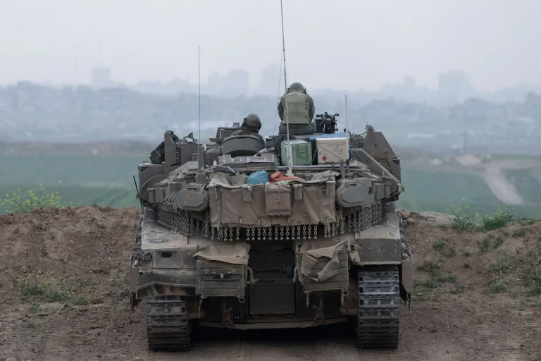 idf-tanks-facing-gaza-scaled.jpg