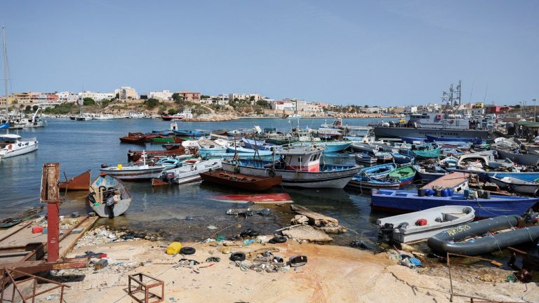 italy-recovers-dead-bodies-after-migrant-shipwreck-in-lampedusa.jpg